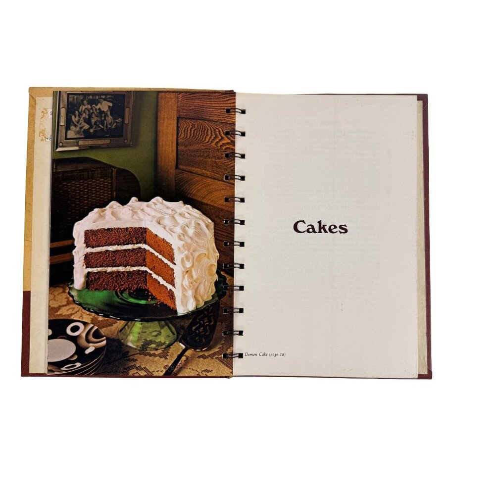Hershey's 1934 Cookbook Chocolate Recipes Baking Desserts Hardcover Book 1971 - Picture 6 of 9
